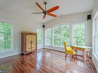 106 Calvary Ct SE