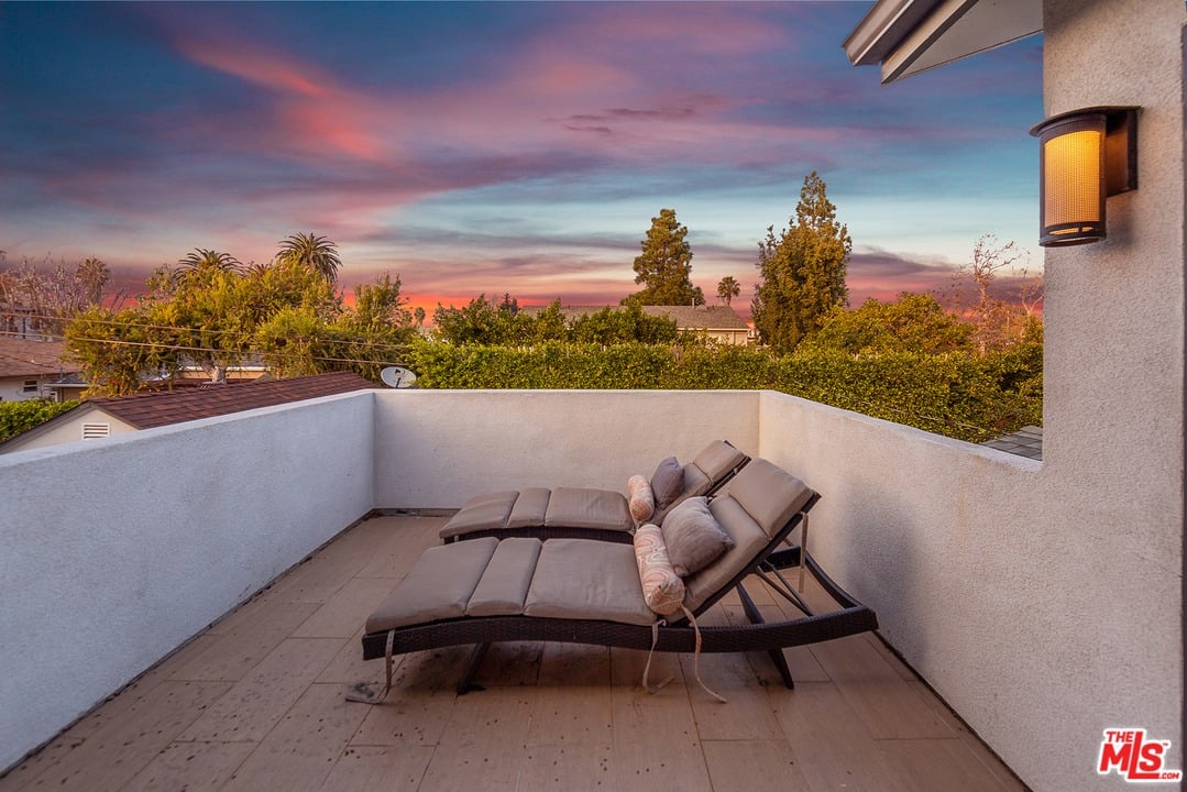 9327 Monte Mar Dr