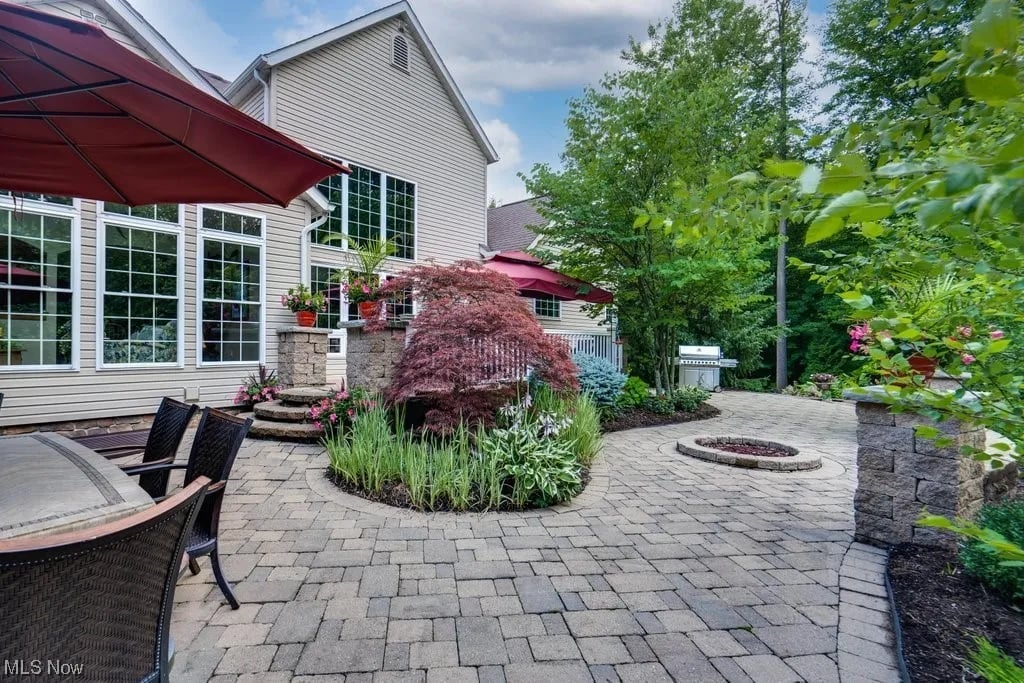 2274 Angela Vista