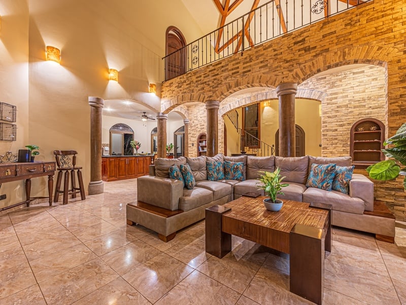 Villa Pacifica: Luxury Oceanview Retreat Steps from the Beach
