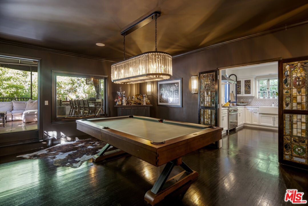 Velaris Estate, Laurel Canyon Blvd, 90046