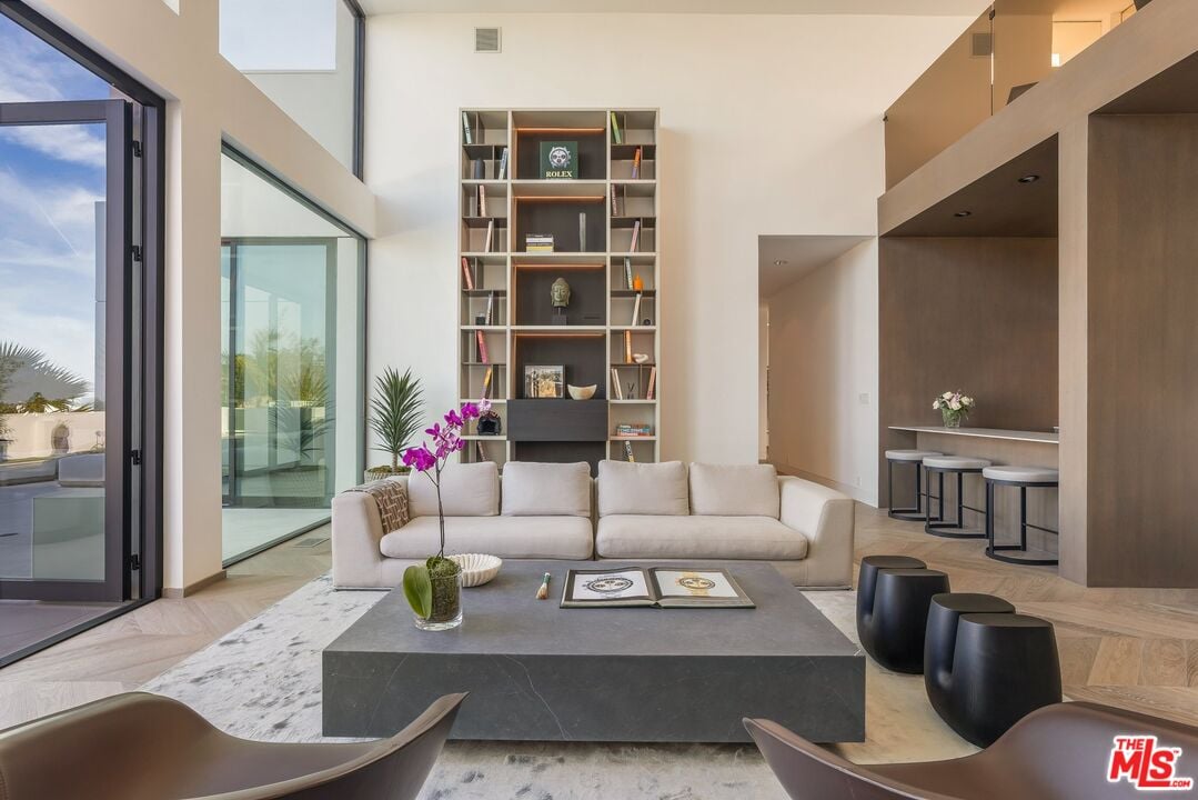 Monarch Crest, Sierra Mar Pl, 90069