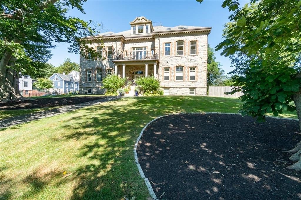 426 Spring Street #203