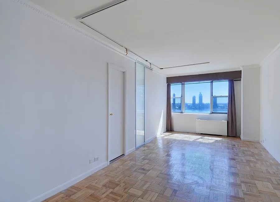 300 East 40th Street Unit: 12G