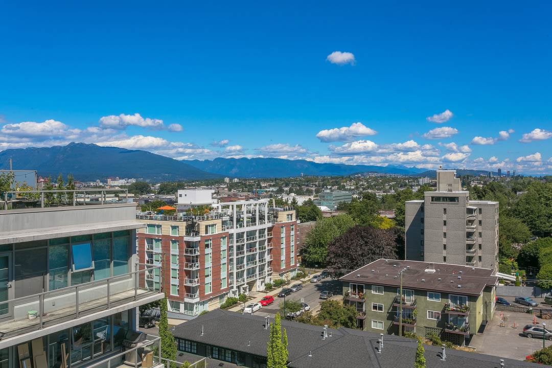 PH4-250 E 6th Ave