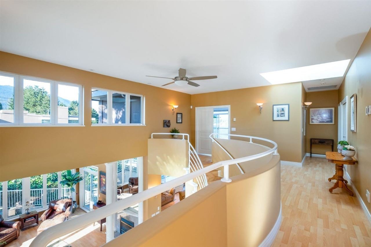 386 Beachview Dr