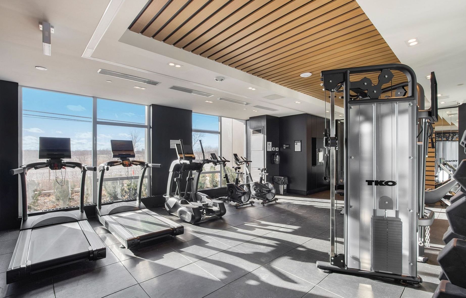 1 bed+ den in uptown core!