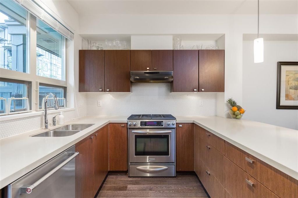 780 E 29th Ave