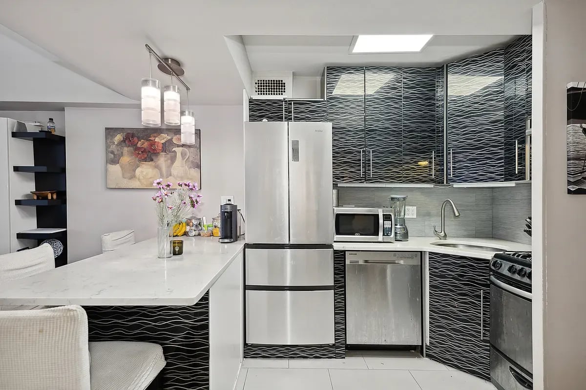 211 East 53rd St #14H