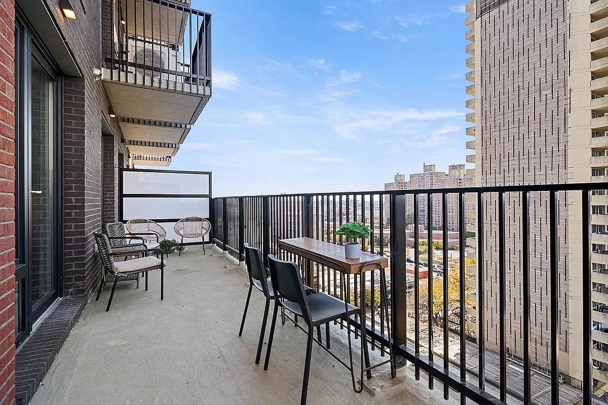 931 Carroll Street 701