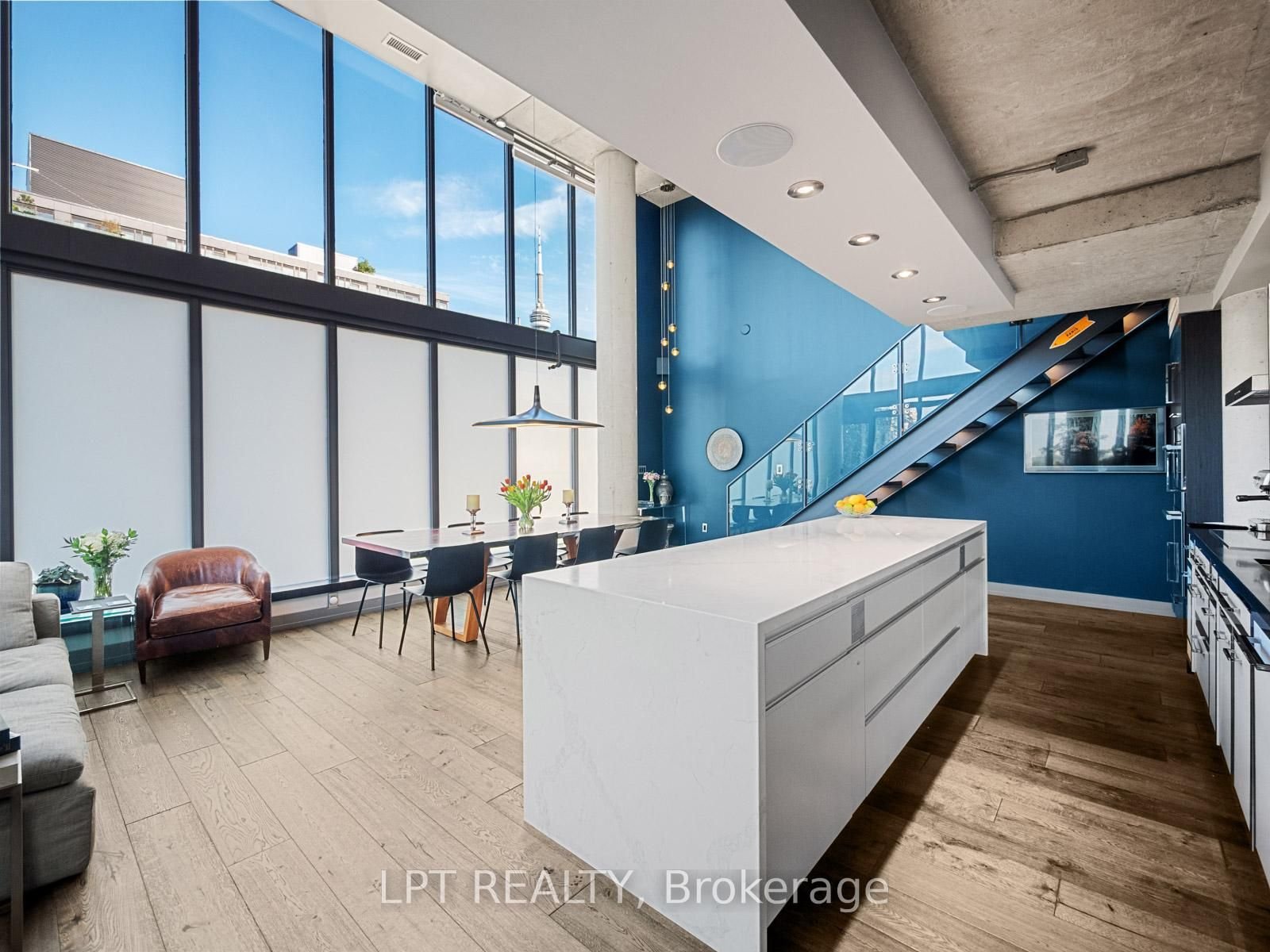PENTHOUSE LUXURY IN KING WEST