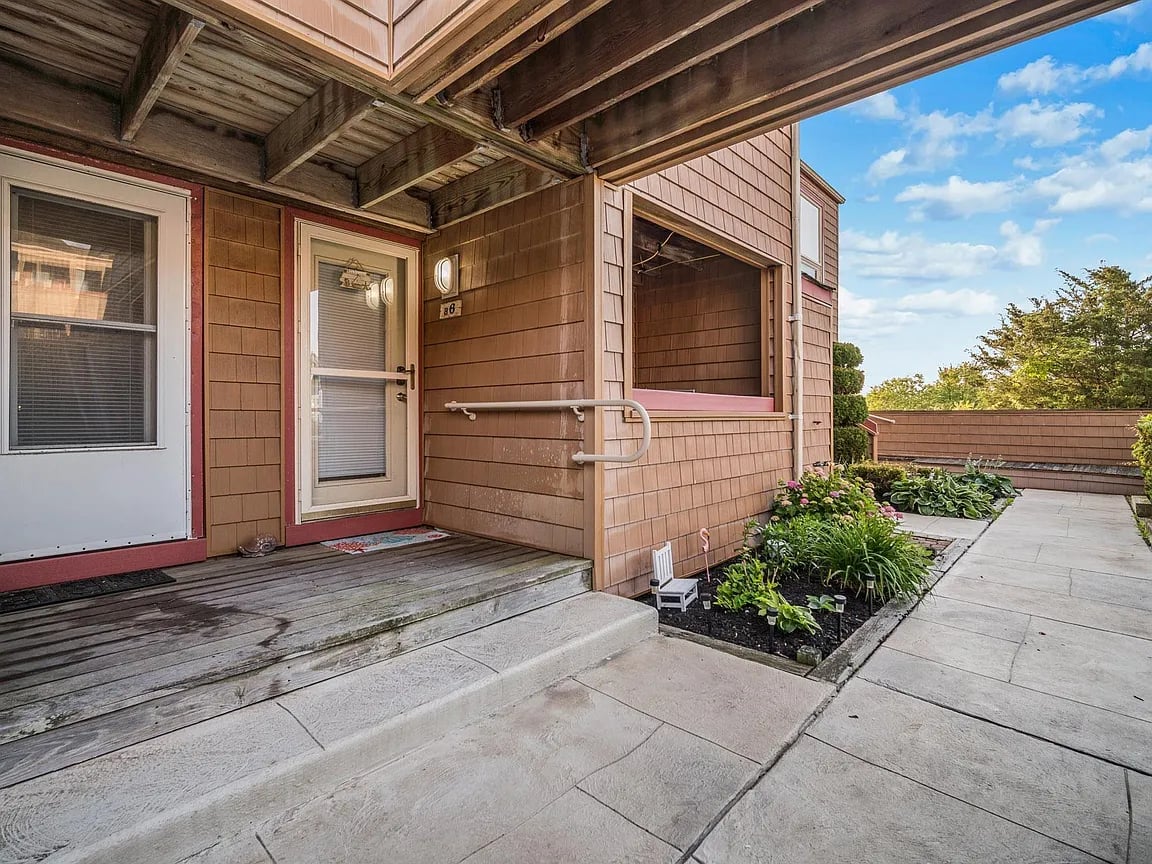 330 42nd St S APT: A6