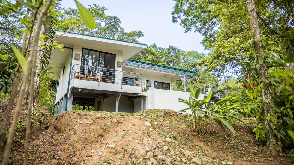 Luxury Riverfront Residence in Playa Dominical Walk to the Beach