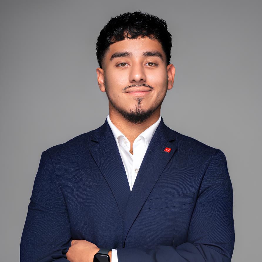 Brandon Mollinedo North Bethesda, MD Real Estate Agent Headshot