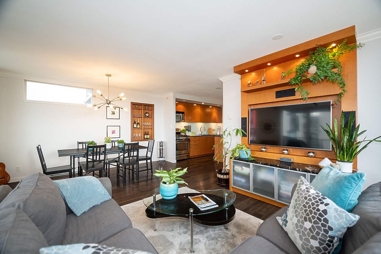 809-328 E 11th Ave