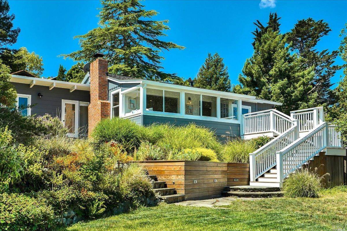 Header image for blog titled ‘Top 7 Mistakes Luxury Home Sellers Make in Marin County’ with subtitle ‘Avoid Costly Pitfalls in Marin County Real Estate’; text over a neutral luxury-themed background