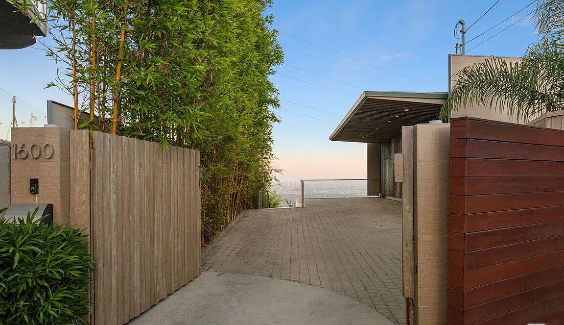 1600 Viewmont Dr