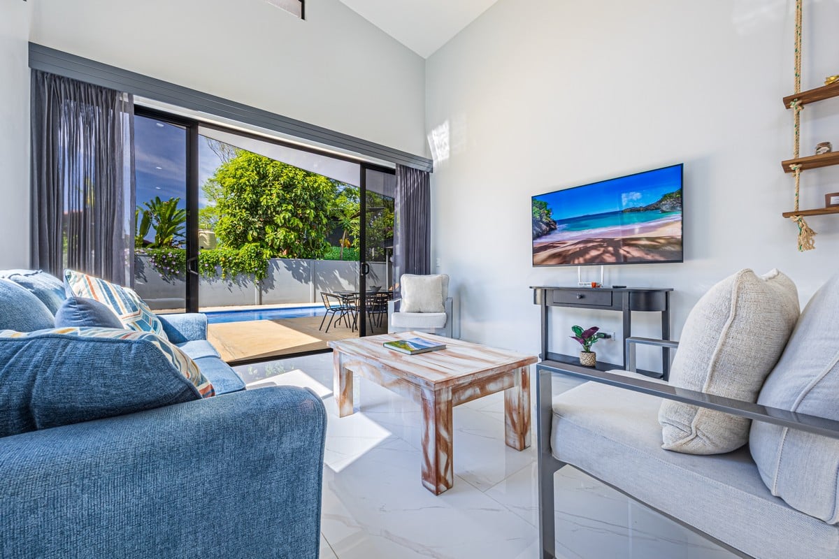 0.12 ACRES – 3 Bedrooms Newly Built Modern Home, With Pool & Privacy, Only 4min to the Beach!!!