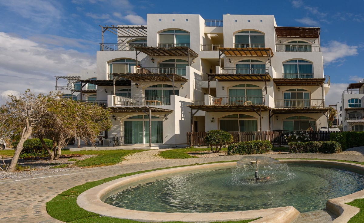 Condo or Villa: What Changes at the Same Budget?