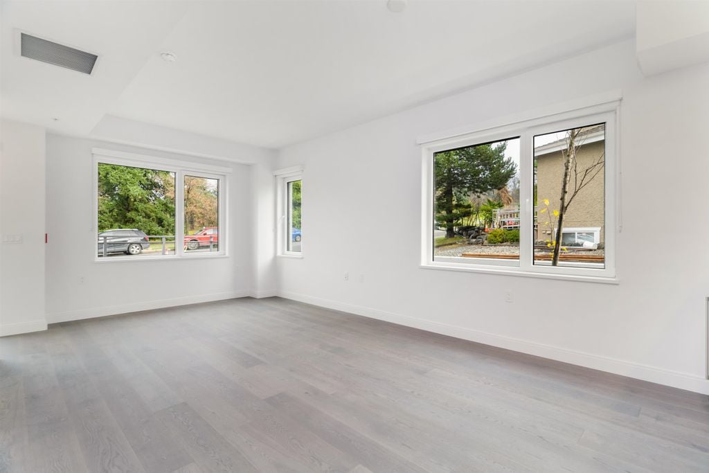 478 W 33rd Ave