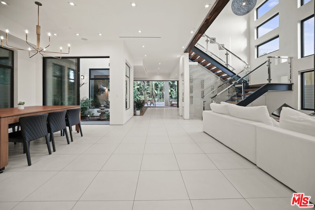 N Crescent Heights Blvd, 90046