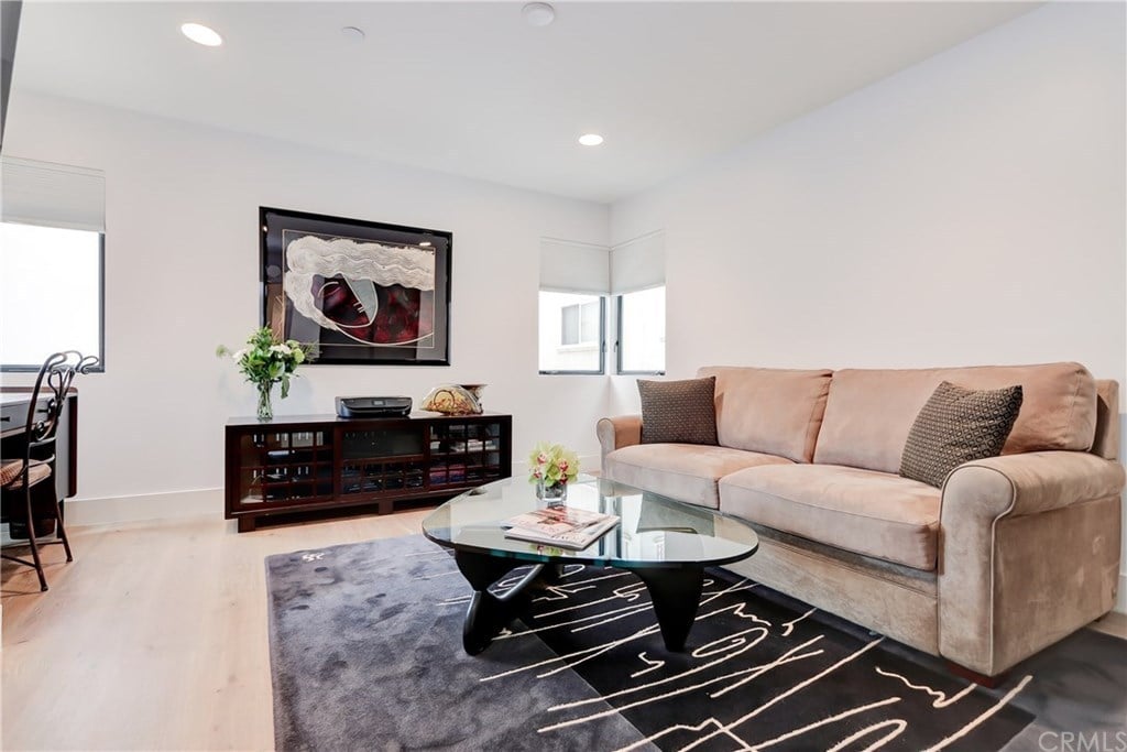 708 2nd St