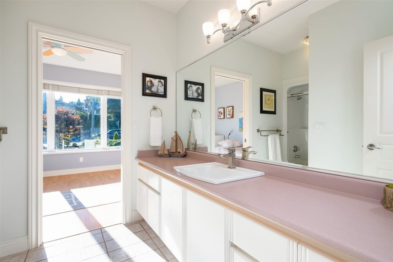 386 Beachview Dr