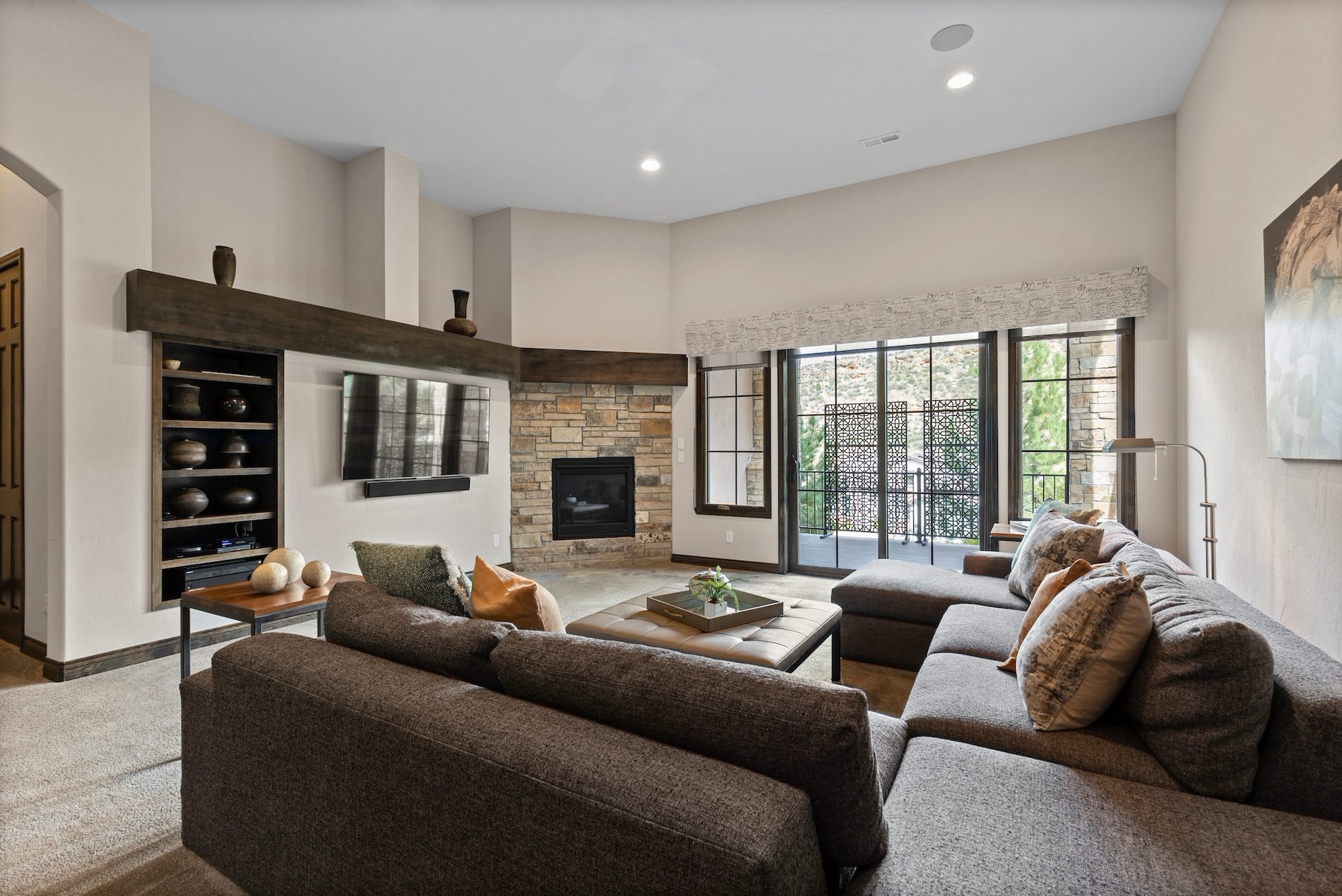 8122 Raphael Lane