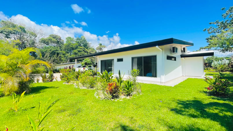 Modern 3-Bedroom Home with Pool in Gated Community, Ojochal, Costa Rica
