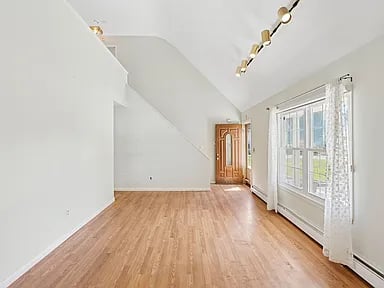 11 Juniper Ln