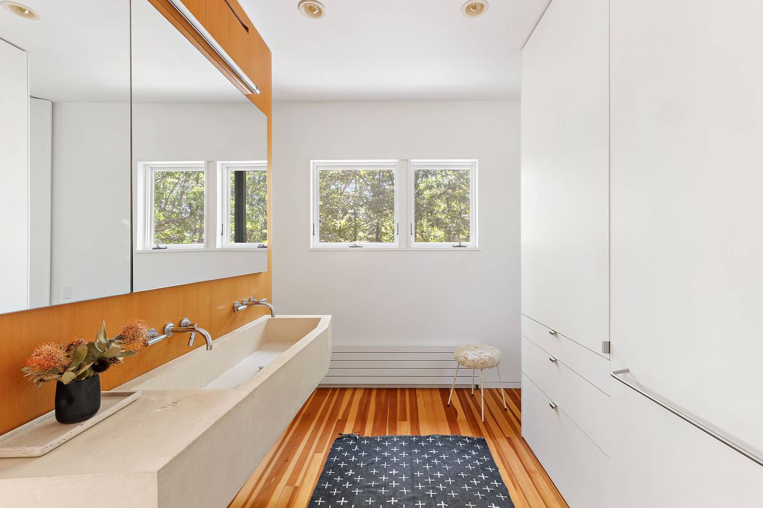 HAMPTONS ARTIST RETREAT BY NOTABLE ARCHITECT ON NEARLY 10 ACRES