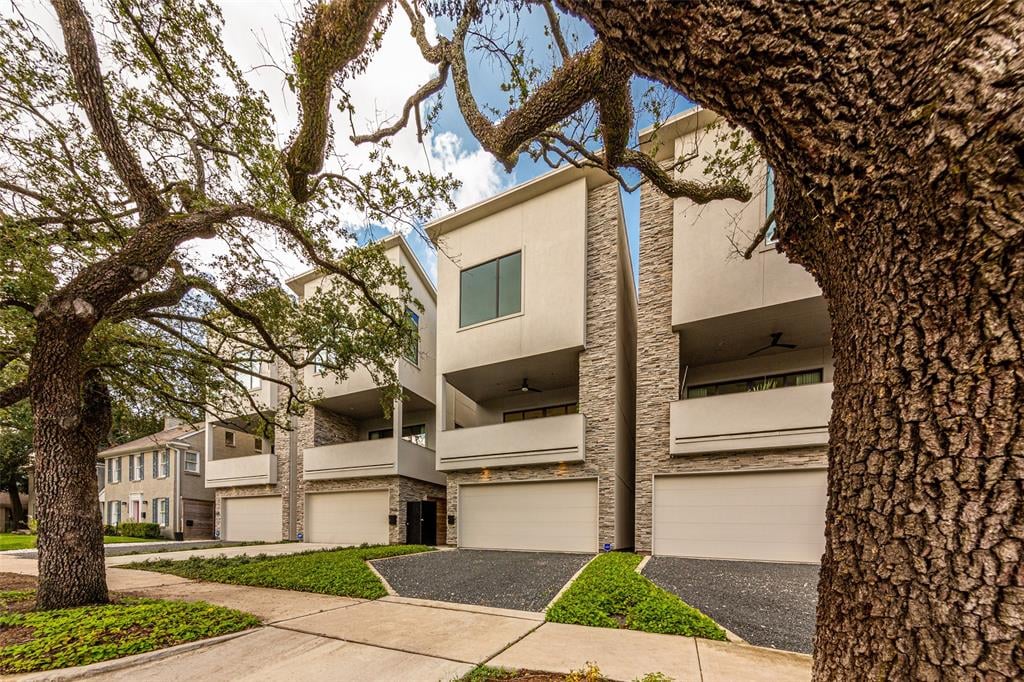 2624 Greenbriar Dr