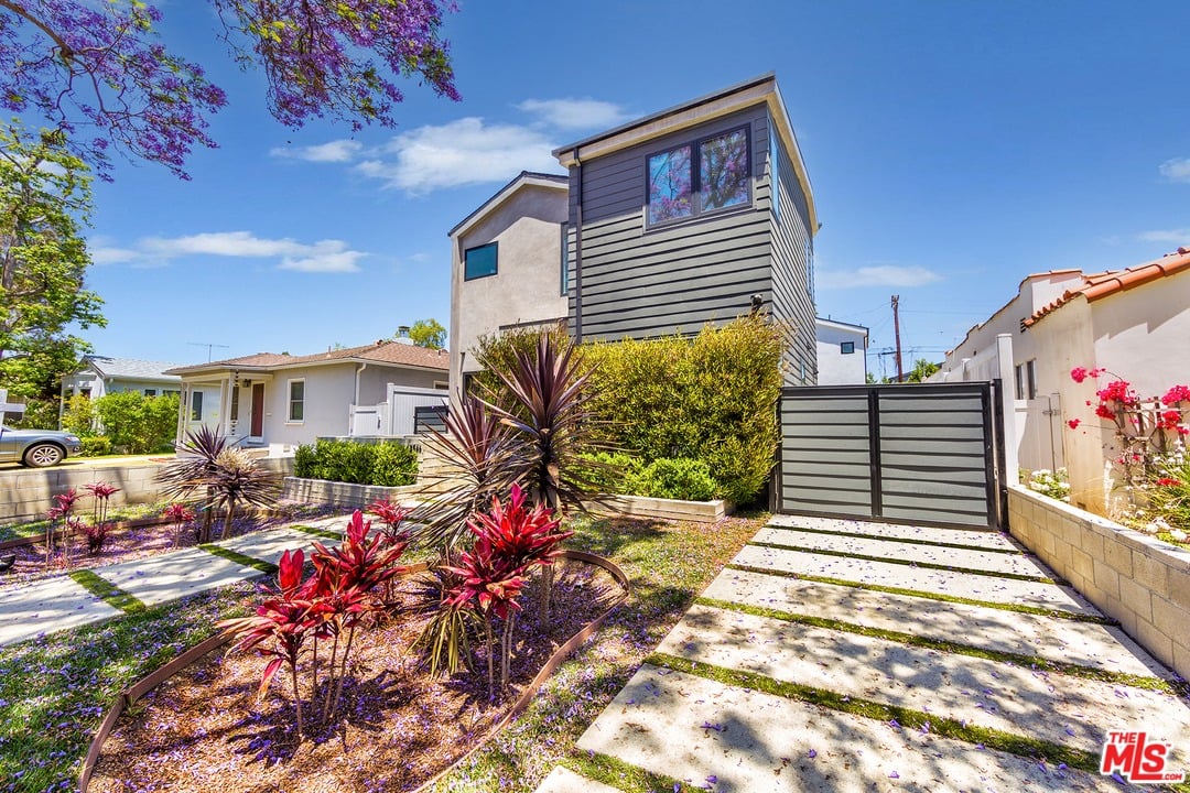 2546 Wellesley Ave