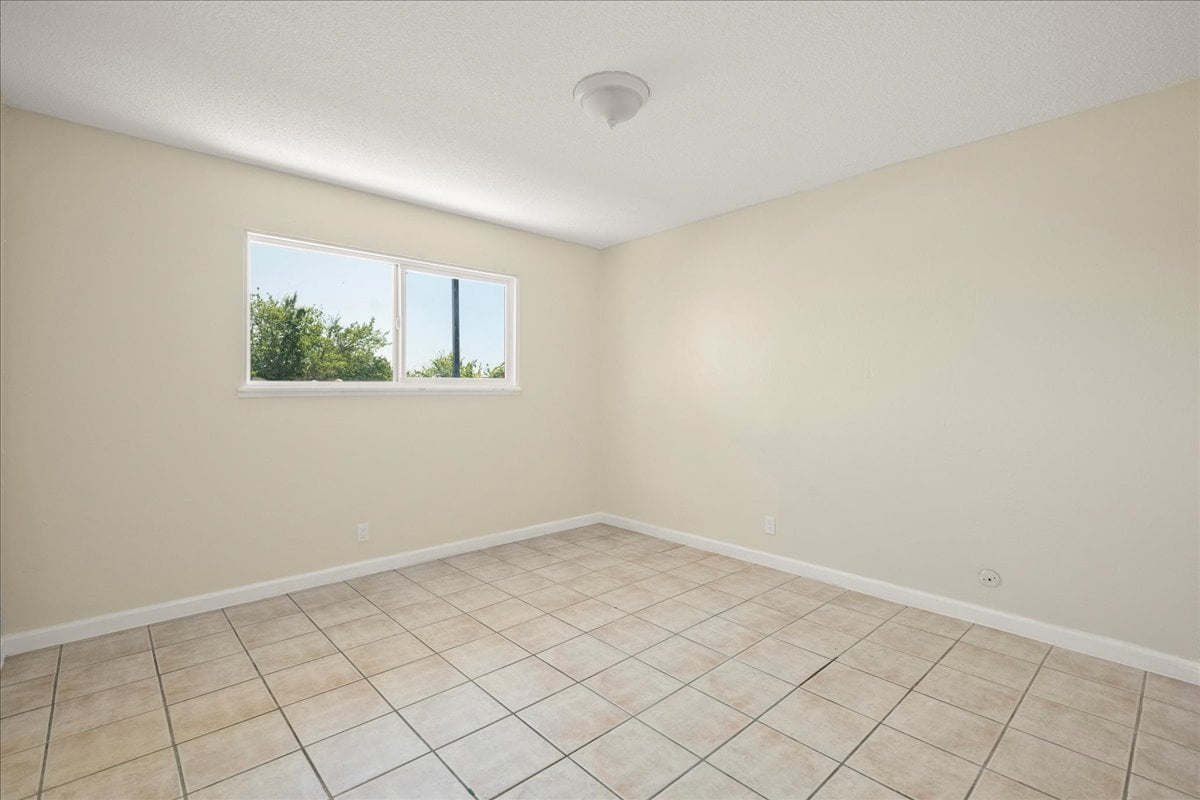 7123 Holly St, Oakland, CA 94621