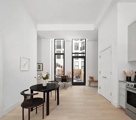 111 Montgomery Street Unit:  3R