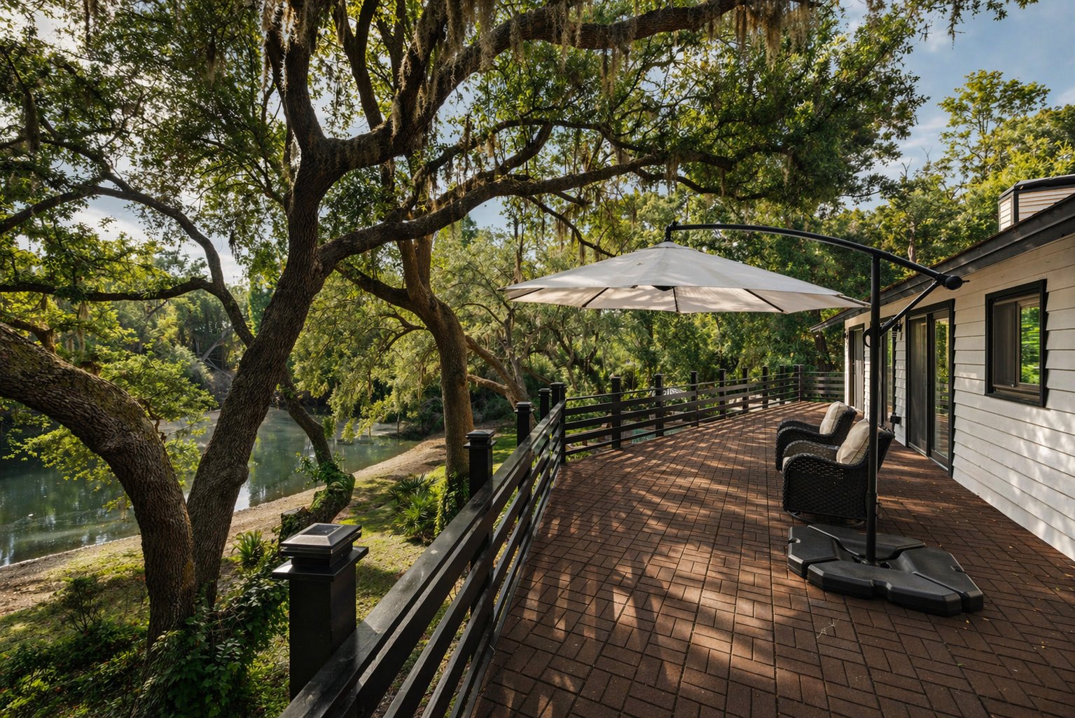 900 Oak Hollow