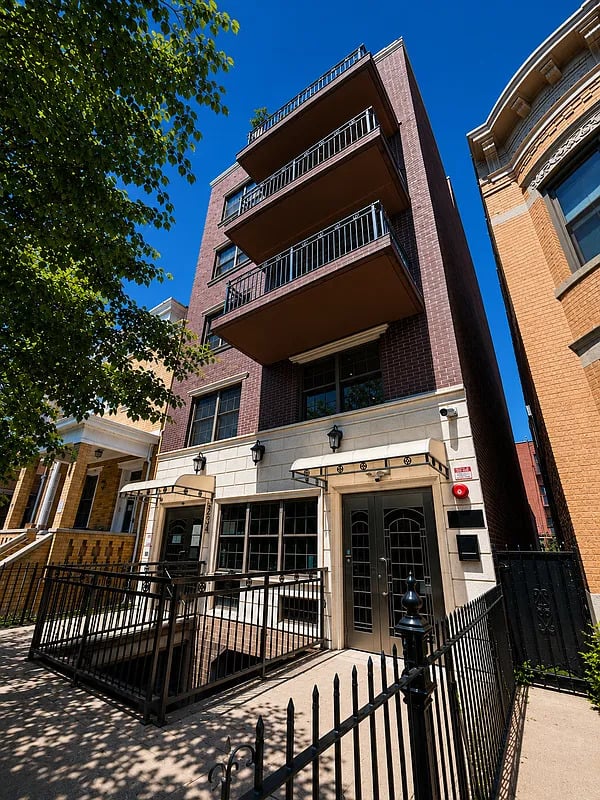 28-34 38th St | 8-Unit Apartment Building