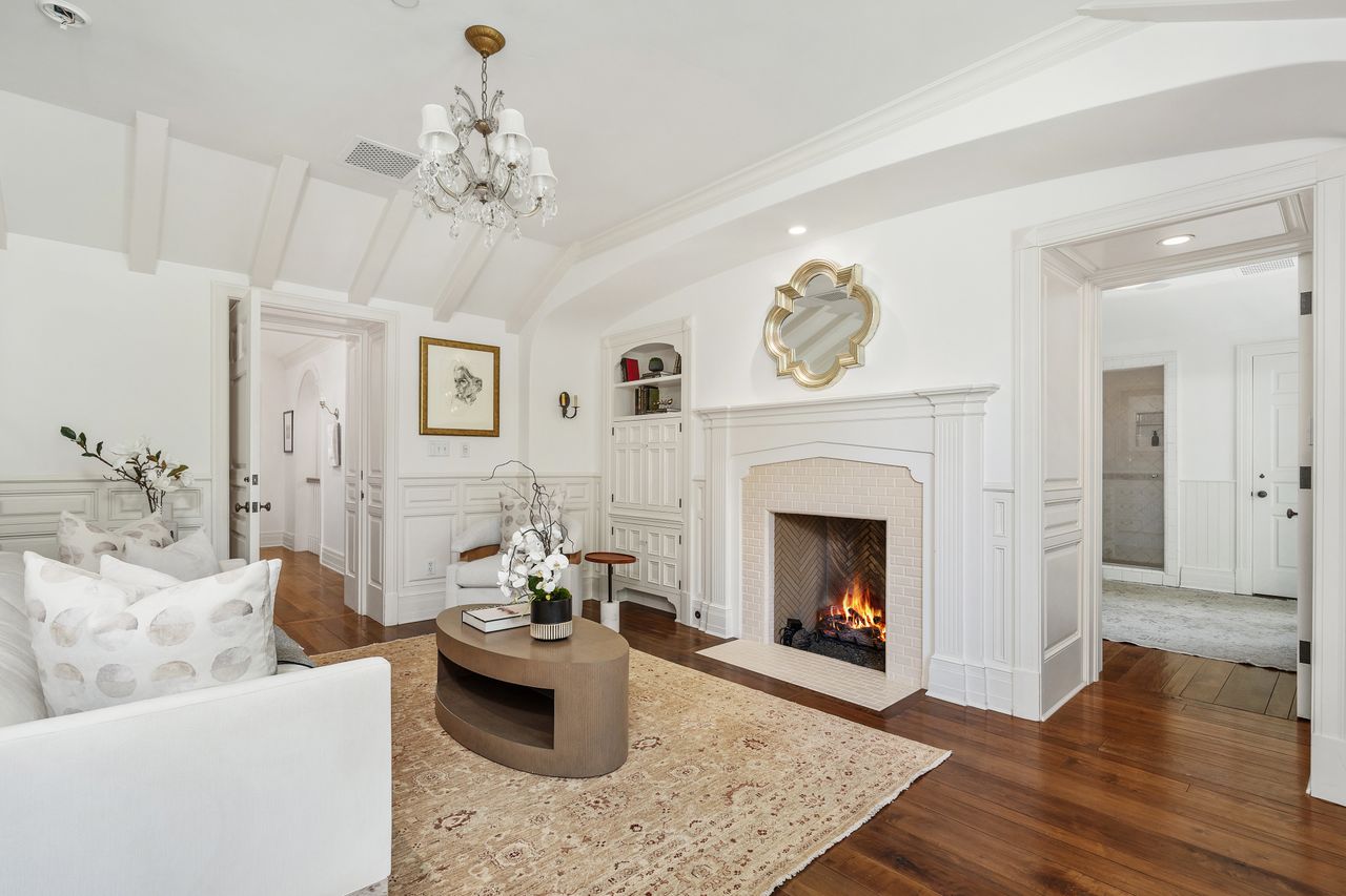 English Country Manor In Toluca Lake
