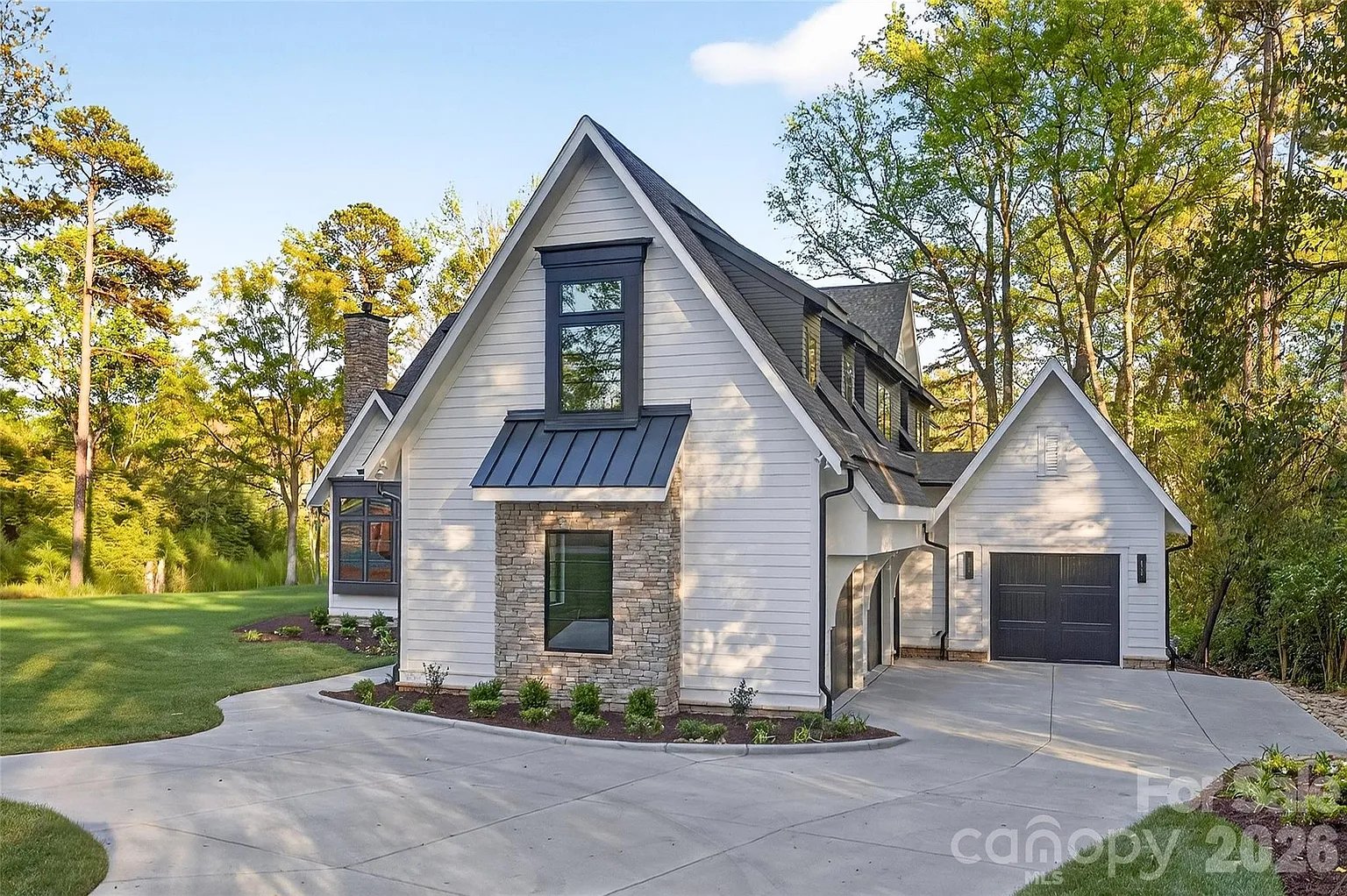 1209 Meadowood Ln