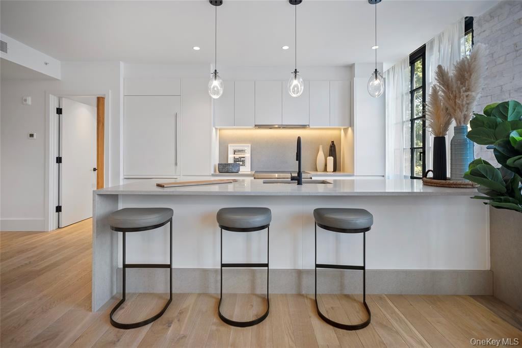 41 Richmondville Avenue Unit: 303