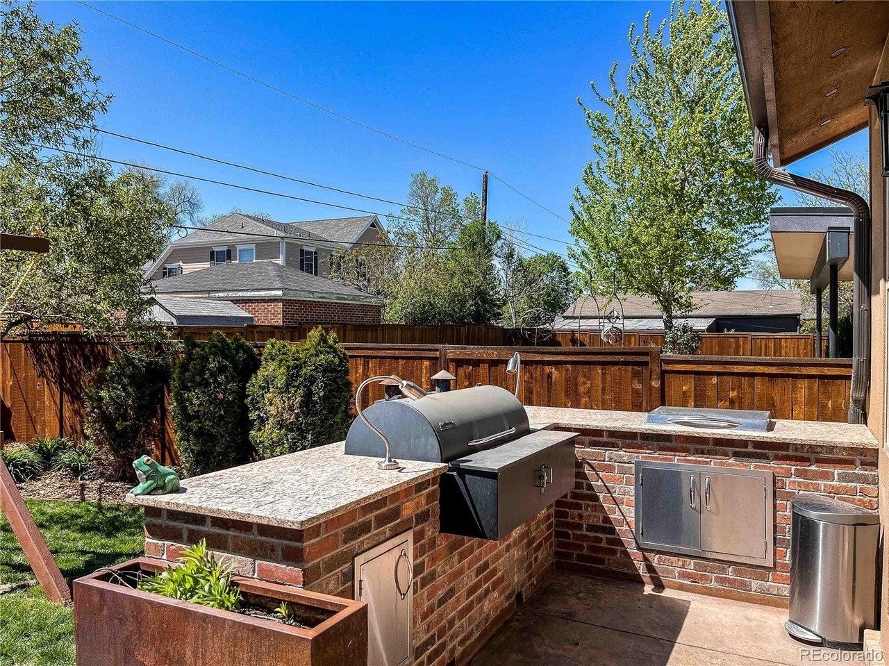 835 Krameria St