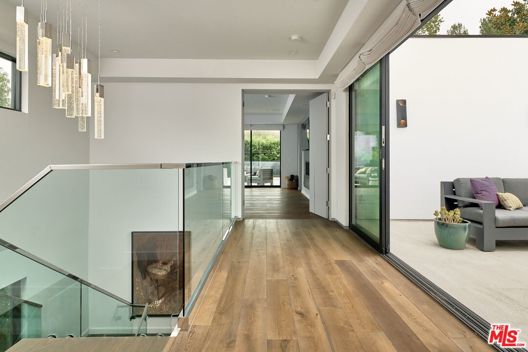 N Bowling Green Way, 90049