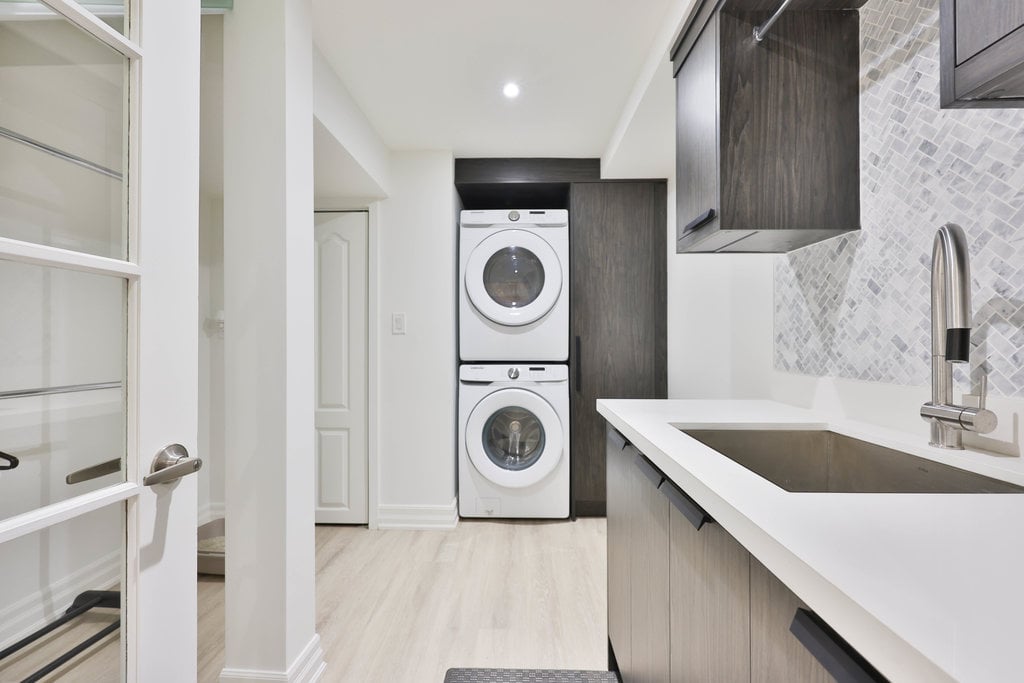 1520 Drymen Cres