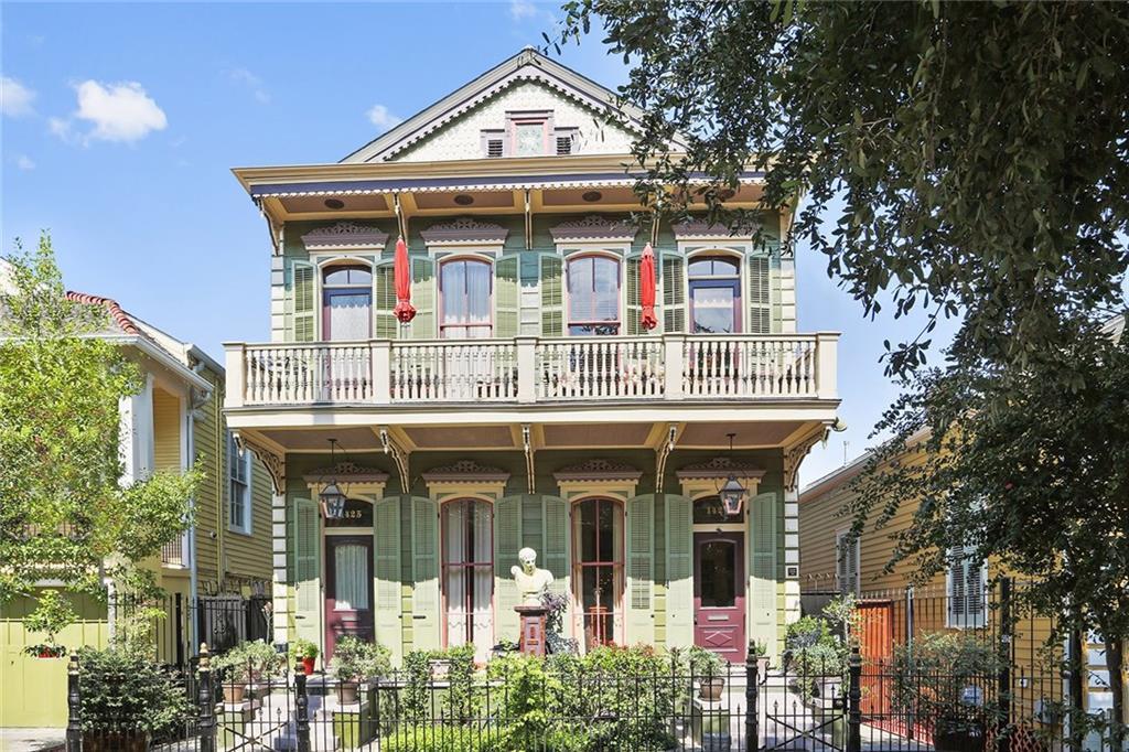 1427 Dauphine St #1427