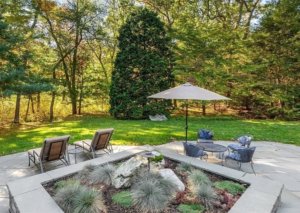 24 Trailside Rd