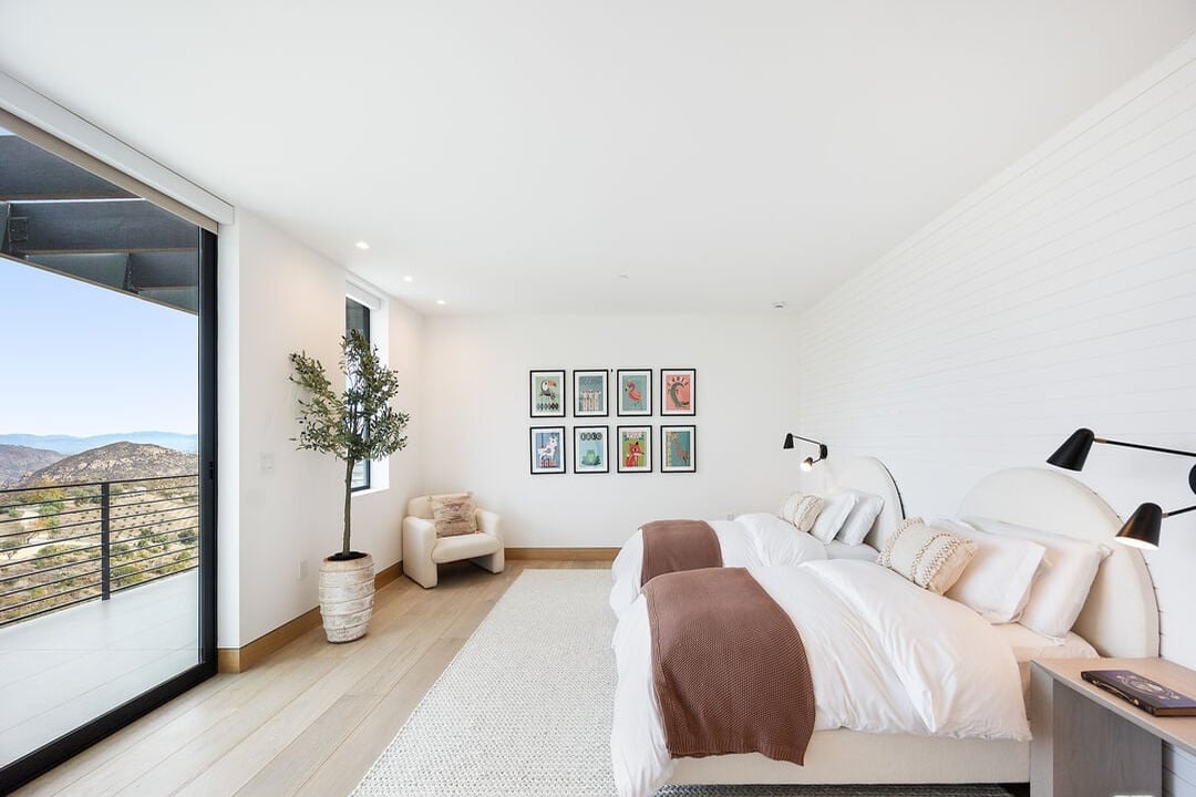 Mulholland Hwy, 90265