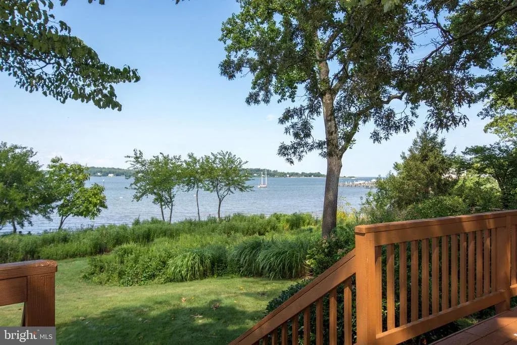 1004 Lake Claire Dr