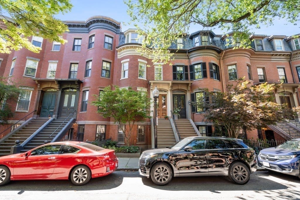 24 Braddock Park, #1