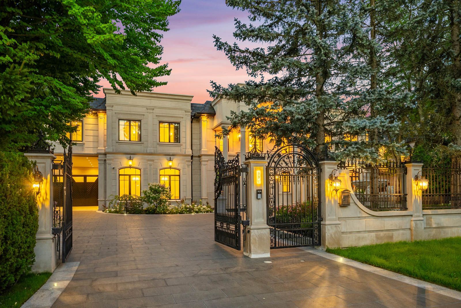 Grand Palatial Newly Completed