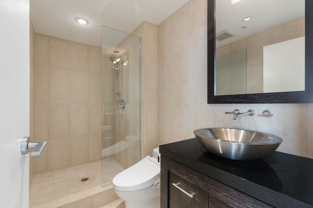 480 Robson St, #1901